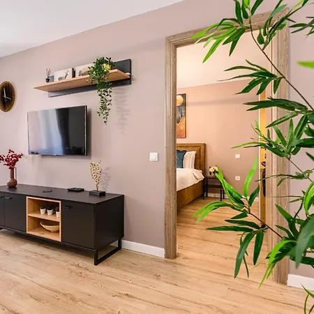 1bdr Near Schei Gate *