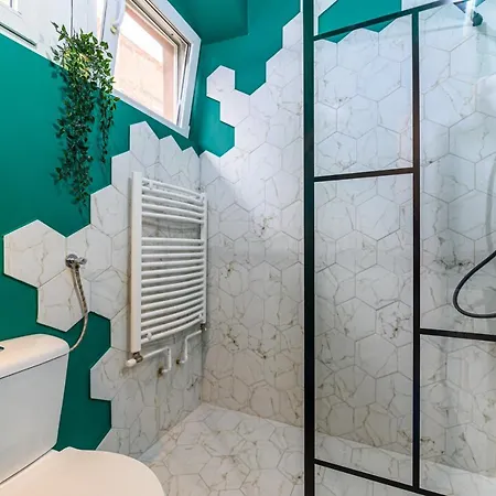 1bdr Near Schei Gate *